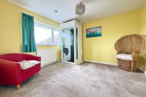 Bedroom 3 Lift Up- click for photo gallery